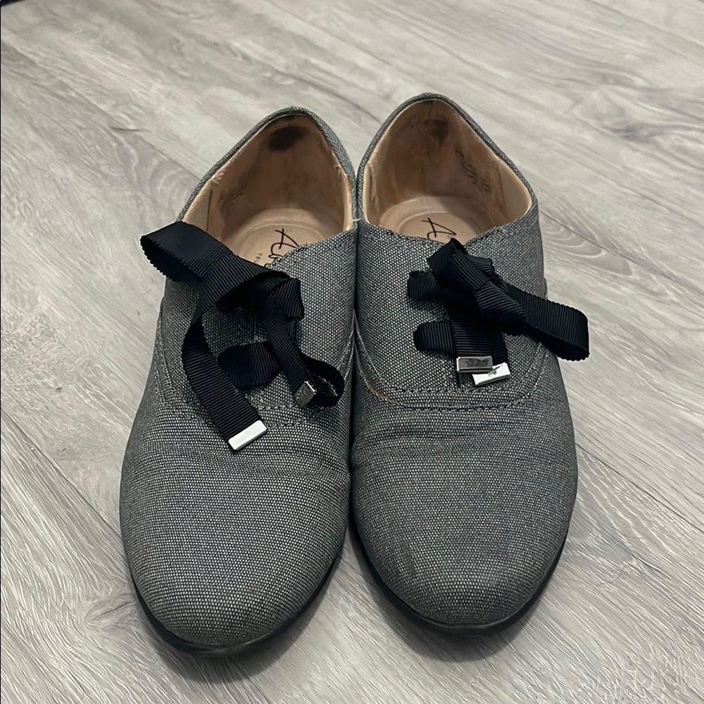 Chic Abella True Comfort Shoes with Black Ribbon Laces